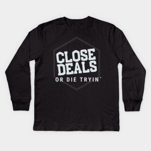 Close deals or die tryin´ Kids Long Sleeve T-Shirt